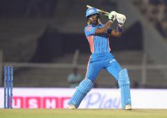 PIX: All-round Hayley fires MI to big win over RCB