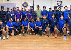 Dravid's pep talk to Indian women's team