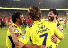 Dhoni Overwhelmed, Lifts Jadeja