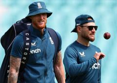 'Right people to...' Stokes backs McCullum to stay on