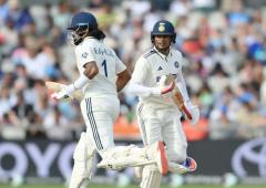 PHOTOS: Defiant India Fight to Live Another Day
