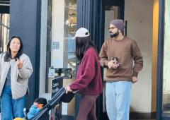 Kohli-Anushka Take A Stroll In London