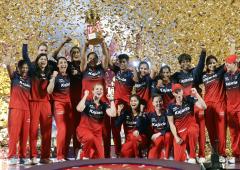 'Keeping the RCB flag flying high': Kohli hails Mandhana & Co