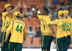 T20 World Cup: Clinical South Africa trounce Canada
