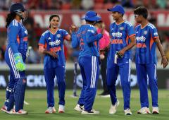 Clinical Australia outclass India women in Canberra T20I