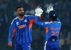 T20 WC: De Kock reveals plan to tackle Varun menace