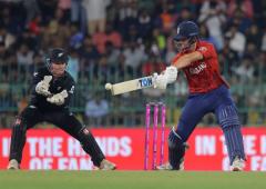 England snatch victory from New Zealand's grasp in thriller