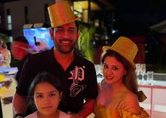 Guess Where Dhoni Partied On New Year's Eve?