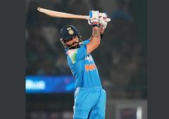'Kohli bats in ODIs like it's Delhi local league'