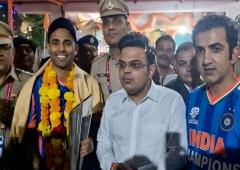 Temple visit row: Kirti Azad fires back at Gambhir