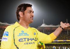 Emotional Chepauk Greets Thala Dhoni!