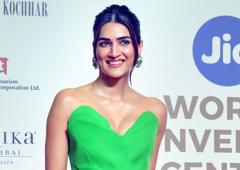 Kriti Makes A Knockout Appearance At Miss World