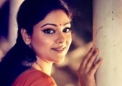 Effortlessly Elegant Abhirami