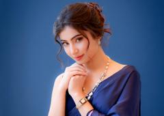 Isn't Sara Absolutely Stunning?