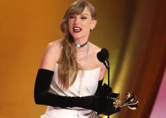 Taylor Swift Makes History At Grammys