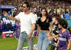 Shah Rukh Bowls Over IPL Fans