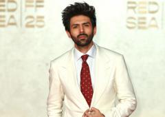 Guess Who Kartik Met In Jeddah?