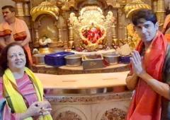 Sidharth Prays For Daughter At Siddhivinayak Temple