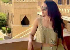 Samantha Goes On A Desert Holiday