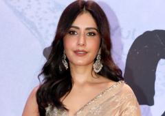 Bollywood's Ladies Cheer Farhan Akhtar