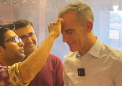 US Ambassador Performs Dhunuchi Naach