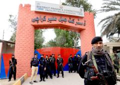 Over 200 prisoners escape from Pak jail after earthquake 