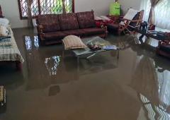 Roads flooded, houses submerged as rains batter B'luru