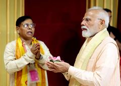 Modi Performs Maa Durga Aarti