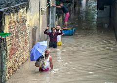 Yamuna breaches danger mark; cremation ghats shut
