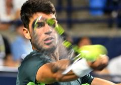 Alcaraz stunned; Samsonova upsets Sabalenka