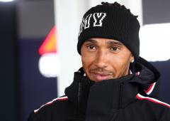 F1: Hamilton agrees to two-year deal