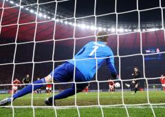 Soccer PIX: Willian stars in Fulham win; Girona held - Rediff.com