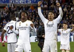 PIX: 10-man Real Madrid score late to edge Alaves