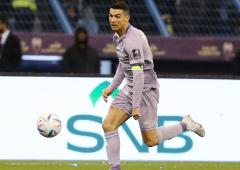 Ronaldo misses sitter then nets 1st goal for Al Nassr 