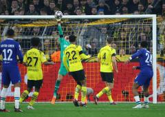 Champions League: Dortmund stun Chelsea; Benfica win