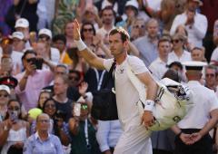 British balloon bursts as valiant Murray fizzles