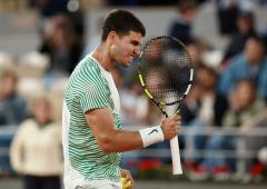PIX: Alcaraz downs Shapovalov; Sabalenka dominates