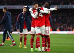 PIX! Arsenal survive massive scare with thrilling win