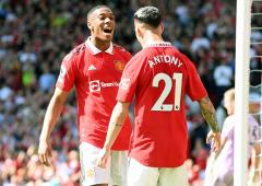 EPL PIX: Man United see off Wolves; Spurs lose