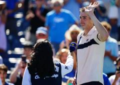 Teary-eyed Isner bids farewell after US Open loss