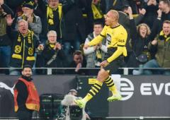 Soccer PIX: Dortmund cruise past Freiburg; Betis win