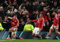 Europa PIX: Man Utd's roaring comeback stuns Lyon