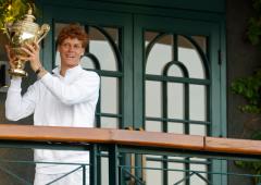 Sinner rises above adversity to make Italian history