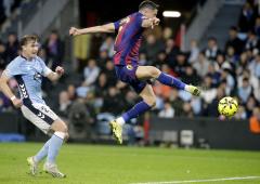 PIX: Lewandowski 'tricks' Barcelona to victory