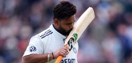 Pant's Noble Gesture Warms Hearts