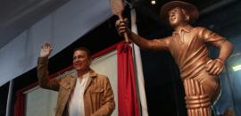 Gavaskar gets emotional seeing his statue at Wankhede!