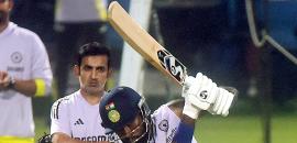 Gambhir-Hardik's Intense Chat Sparks Buzz!