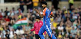 Arshdeep strikes but David, Stoinis power Aus to 186