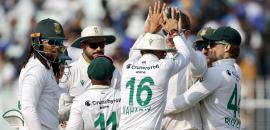 Batters flop as India succumb to spin in Kolkata Test