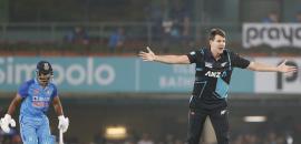 Duffy waiting to cheer 'King' Kohli from RCB dug-out